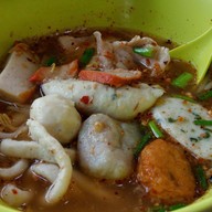 เจียงลูกชิ้นปลา  น้ำพอง