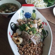 ก๋วยเตี๋ยวเรือแอบแซ่บซอยไปรษณีย์ ก๋วยเตี๋ยวเรือเจ๊หมวย