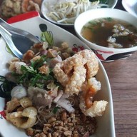 เมนูของร้าน ก๋วยเตี๋ยวเรือแอบแซ่บซอยไปรษณีย์ ก๋วยเตี๋ยวเรือเจ๊หมวย