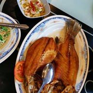 ภัตตาคารสีฟ้า Seefah Restaurant KM.10