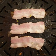 เมนูของร้าน ไส้กรอกชาละวัน (ป้ามาก)