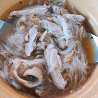 คุณพลอยก๋วยเตี๋ยวเป็ด มีสาขาเดียว