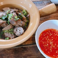 คุณพลอยก๋วยเตี๋ยวเป็ด มีสาขาเดียว