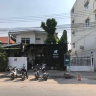 Wake Up Studio x Cafe