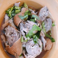 คุณพลอยก๋วยเตี๋ยวเป็ด มีสาขาเดียว