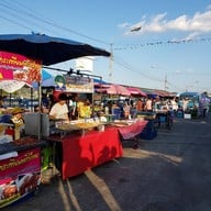 ตลาดนัดอาหารทะเล ท่าเรือพลี