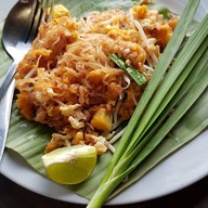เมนูของร้าน ผัดไทยสูตรโบราณ หน้าหมู่บ้านสมชาย