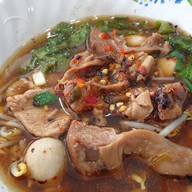 เมนูของร้าน ก๋วยเตี๋ยวหมูตุ๋นนายเป็ด