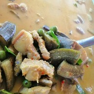 เจ๊ป้อม ข้าวแกงปักษ์ใต้รสเด็ด มะรุ่ย