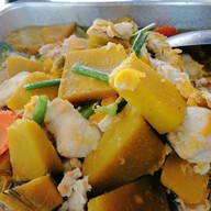 เจ๊ป้อม ข้าวแกงปักษ์ใต้รสเด็ด มะรุ่ย