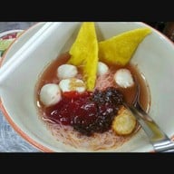 สามกองก๋วยเตี๋ยวลูกชิ้นปลา