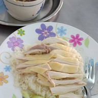สมชายข้าวมันไก่ตอน (ข้าวมันไก่สมปองเจ้าเก่่า) คลองเตย