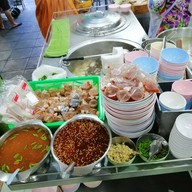 สุดาข้าวมันไก่ สำเหร่(ตากสิน17)