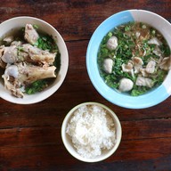 ก๋วยเตี๋ยวห้อยแข้งห้อยขา พืชสวนโลก