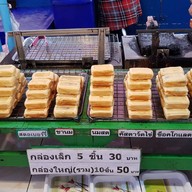 เมนูของร้าน ขนมไทยโบราณ ขนมฝักบัว โรตีสายไหม ตลาดริมน้ำวัดศาลเจ้า