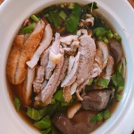 คุณพลอยก๋วยเตี๋ยวเป็ด มีสาขาเดียว