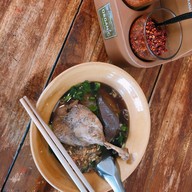 คุณพลอยก๋วยเตี๋ยวเป็ด มีสาขาเดียว