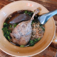 คุณพลอยก๋วยเตี๋ยวเป็ด มีสาขาเดียว