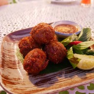 Breeze Café & Bar ริมทะเลสาบ เมืองทองธานี