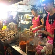บรรยากาศ 3แซ่บ ยำมะม่วงปูม้า ตลาดอินดี้