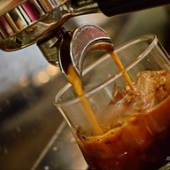 กาแฟราชดำเนิน/คุโมะชา