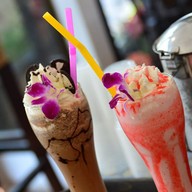 กาแฟราชดำเนิน/คุโมะชา