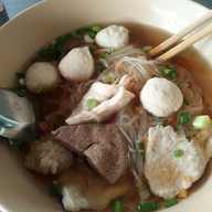 เมนูของร้าน ก๋วยเตี๋ยวลูกชิ้นหมู นายฮั่งเพ้ง