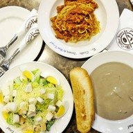 The Coffee Bean & Tea Leaf Central Embassy