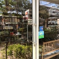 ร้านลูกจันทร์ ถนนเศรษฐศิริ (ซอยวิชัยยุทธ)