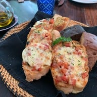 เมนูของร้าน It's "Happened To Be" a Closet สีลม