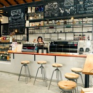 บรรยากาศ Up All Night 24Hrs โชคชัย 4 ซอย 39