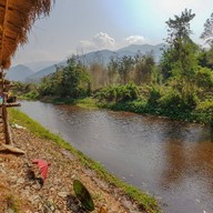 บรรยากาศ คำเพชรก๋วยเตี๋ยวโกงโต๋ง ฮางห้อยขา