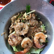 เมนูของร้าน ก๋วยเตี๋ยวผัดงี่เง่า เจ๊เบญโอเดี้ยน เยาวราช