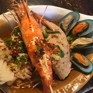 อิคเลช เตี๋ยวยักษ์ ประชาอุทิศ