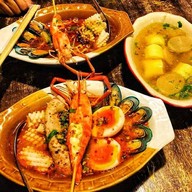 อิคเลช เตี๋ยวยักษ์ ประชาอุทิศ