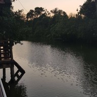 บ้านไม้ชายคลอง (บางกรวย)