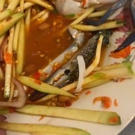 สุดแซ่บ ยำมะม่วงปูม้า เจ้าเก่าสะพานพุทธ ตลาดนัดสายใต้ใหม่