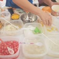 หน้าร้าน ไอติมไข่แข็ง เซนต์หลุยส์ 3