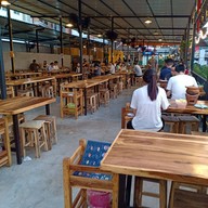 บรรยากาศ ย่างเนย เมืองเอก