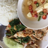 ก๋วยเตี๋ยวม้าทอง