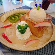 Junction cafe and Nail spa