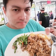 ร้านข้าวแกงครูไก่ กาดวันค่ำ