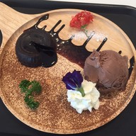 Junction cafe and Nail spa