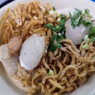เมนูของร้าน ก๋วยเตี๋ยวลูกชิ้นปลาโบราณ
