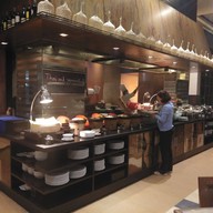 Café de Nîmes โรงแรมแกรนด์ สุขุมวิท กรุงเทพฯ