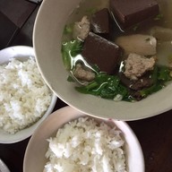 ร่มฉัตร ต้มเลือดหมู