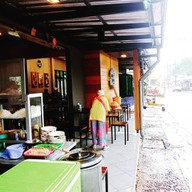 หน้าร้าน เจ๊จุ๋มส้มตำ
