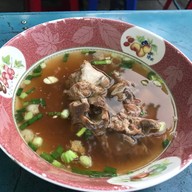 เมนูของร้าน ก๋วยเตี๋ยวหลอด น่องไก่