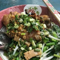 เมนูของร้าน ก๋วยเตี๋ยวหลอด น่องไก่