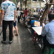 หน้าร้าน ก๋วยเตี๋ยวหลอด น่องไก่